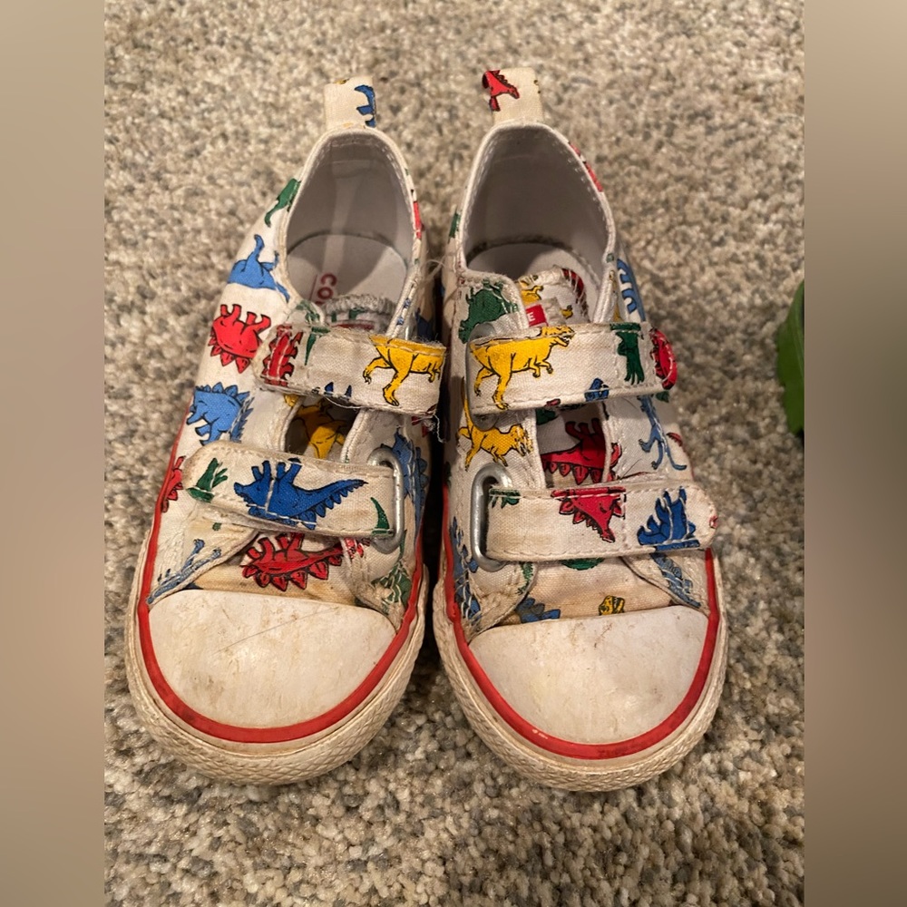 Toddler Dino converse size 8